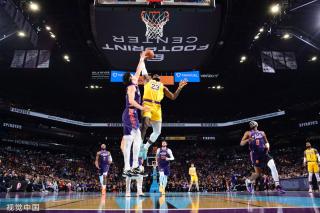 内外赛场上 内外赛场上