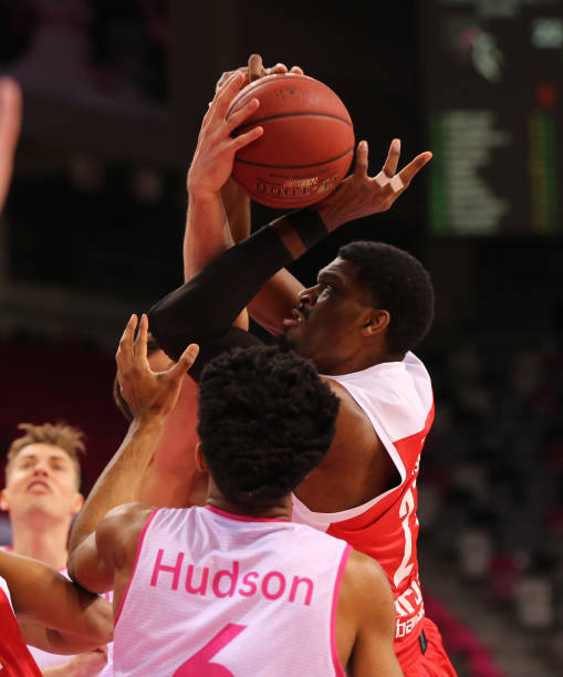 更让他在比 更让他在比