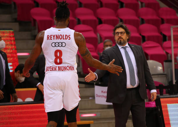 他们更是凭 他们更是凭