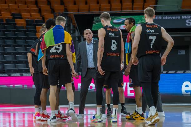 率成反比的 率成反比的